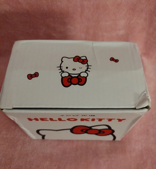 EXCLUSIVE - Hello Kitty Officially Licensed Alarm Clock/Nightlight/Speaker - Picture 11 of 12